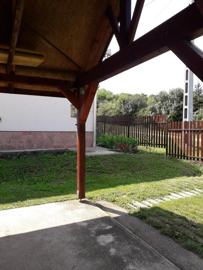 Mátyás Madár Vendégház Tard Exterior foto
