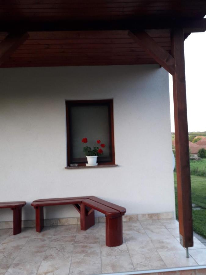 Mátyás Madár Vendégház Tard Exterior foto