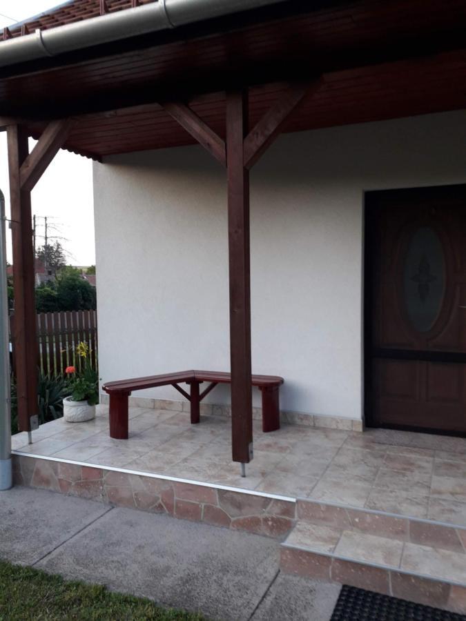 Mátyás Madár Vendégház Tard Exterior foto